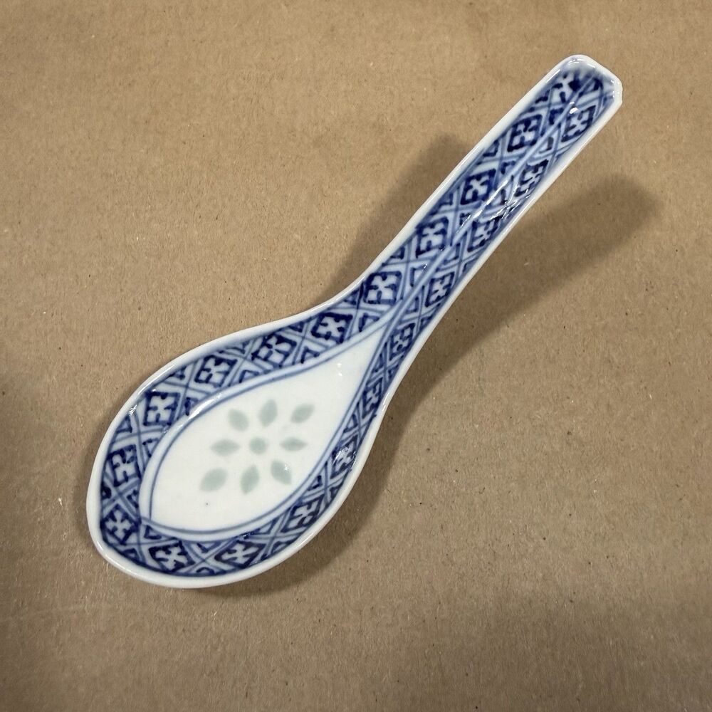 Vintage Chinese Porcelain Hand Painted Rice Eyes Soup Spoon